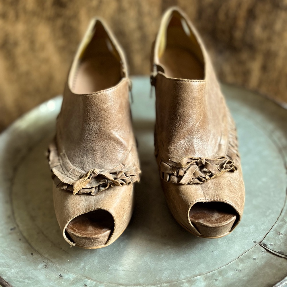 Brand new leather peep toe heel. Bought from Anthropologie and never wore them!